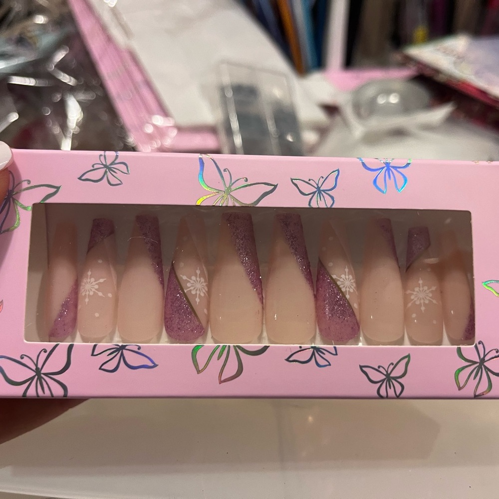 Press on nails
